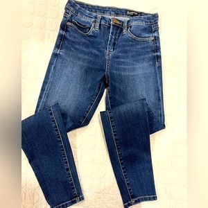 Blank NYC Mid Rise Skinny Stretch Dark Wash Size 28